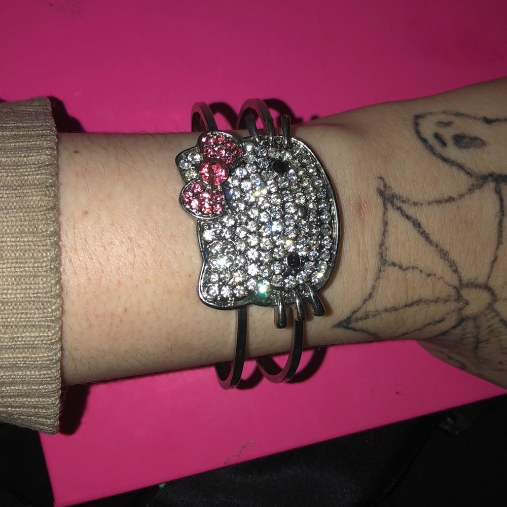 Hello Kitty Bracelet - Picture 3 of 3